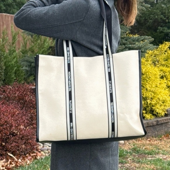 New Ted Baker Georjea Canvas Large Weekender Tote in Natural with Leather Trim - Picture 4 of 12